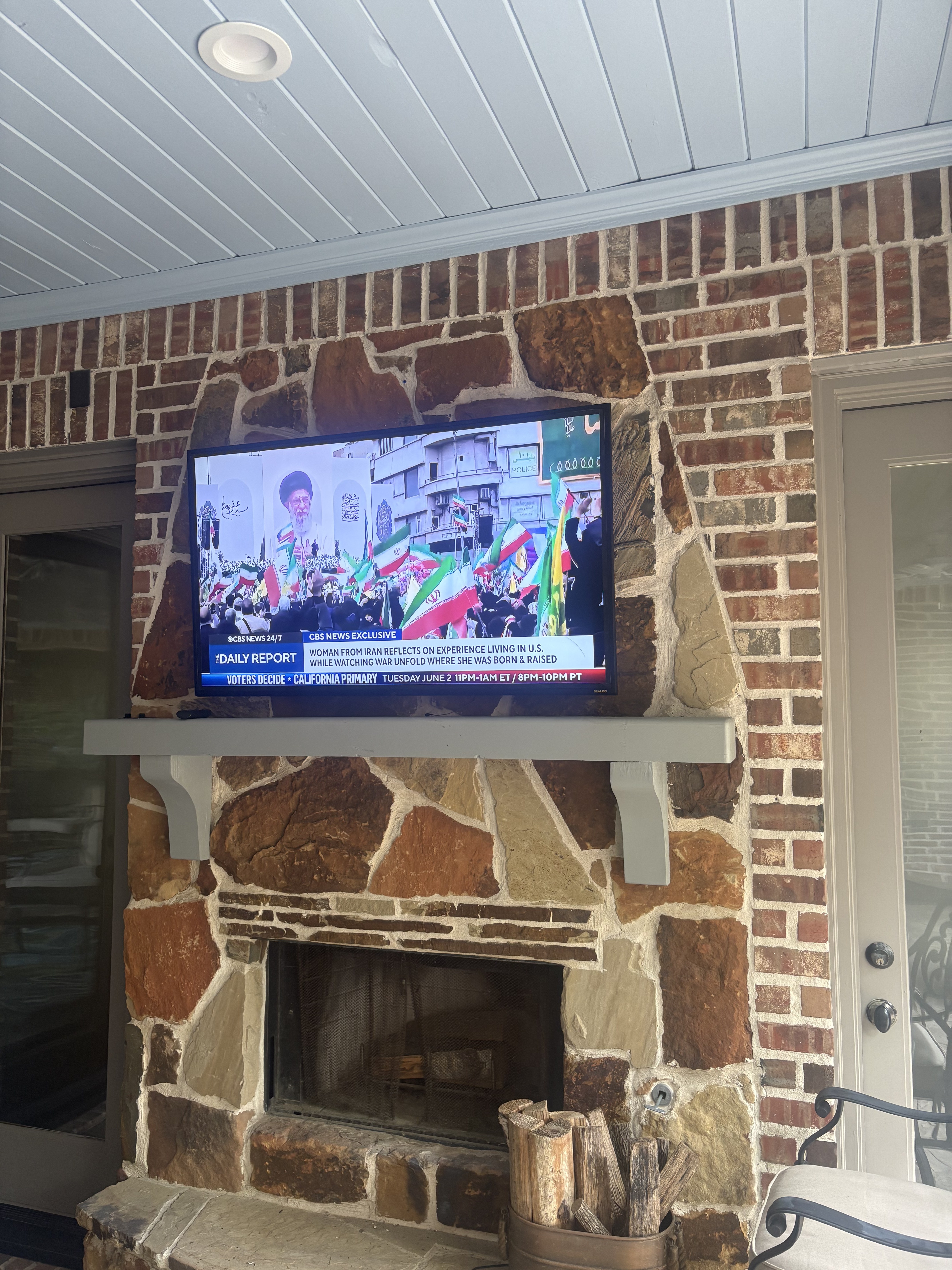 Outdoor TV mount